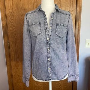 💥2/10💥 Purple Denim with pink traces button down 💖💜